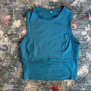 Athleta levitate crop tank in borealis Green. Size small.